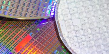 Researchers use lasers and metalenses to align 3D chips with atomic precision