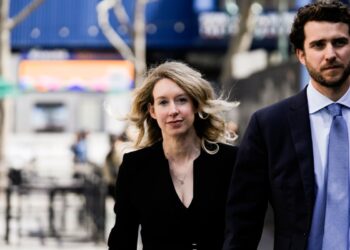 Elizabeth Holmes’ accomplice reportedly fundraising for brand spanking new blood-testing startup