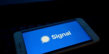 “Microsoft has merely given us no different possibility,” Sign says because it blocks Home windows Recall