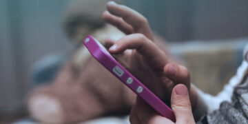 Youngsters behaving badly on-line? Right here’s how mother and father might help