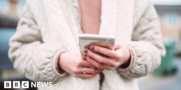 Fb and Instagram to get £2.99 UK subscription to cease adverts