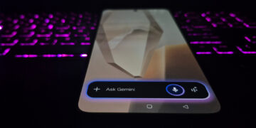 Future Gemini Updates May Assist The AI Resolve When To Look At Your Cellphone Display screen