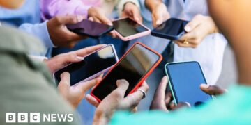 Apple and Samsung customers in UK could also be due share of £480m payout