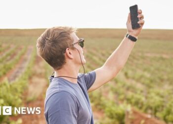 First UK telephones to get satellite tv for pc connectivity in sign blackspots introduced