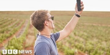 First UK telephones to get satellite tv for pc connectivity in sign blackspots introduced