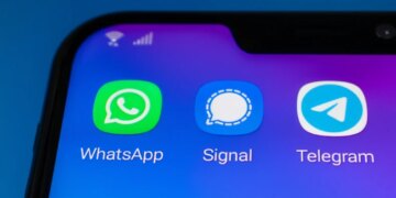 CISA Warns of Lively Spy ware Campaigns Hijacking Excessive-Worth Sign and WhatsApp Customers