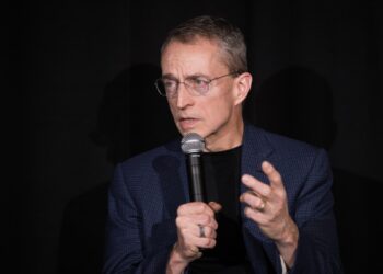 Pat Gelsinger desires to avoid wasting Moore’s Legislation, with a bit assist from the Feds