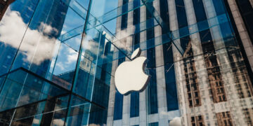 Avalanche Of Apple Departures Continues With Two Extra Executives