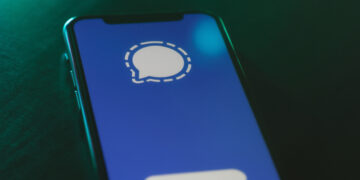 German Businesses Warn of Sign Phishing Focusing on Politicians, Navy, Journalists