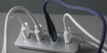 You Ought to By no means Plug USB Hubs Into Your Energy Financial institution