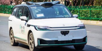 Robotaxi Outage in China Leaves Passengers Stranded on Highways