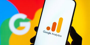 Google Analytics Provides AI Assistant As Default Channel Group