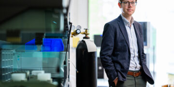 Constructing AI fashions that perceive chemical rules | MIT Information