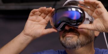 Apple’s Imaginative and prescient Professional Sees the World With AI In VisionOS 27