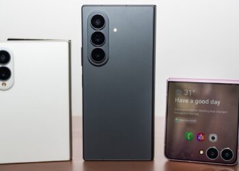 Which New Samsung Foldable Cellphone Ought to You Purchase? Fold8 Extremely, Fold8, or Flip8?