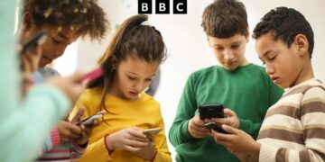 Tech Life – Too younger to scroll?