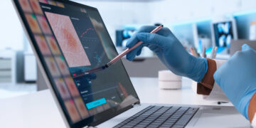 The advantages of medical AI help range primarily based on person experience | MIT Information