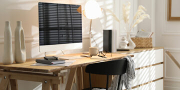 If Your Monitor Is Caught In A Vivid Room, Strive This