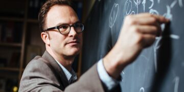Jesse Thaler named director of the Laboratory for Nuclear Science | MIT Information