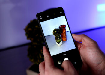 Samsung Cellphone Customers Can Now Sync Photographs and Video to Google
