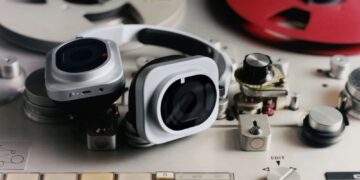 Nothing’s new Headphone (1) Professional desires to rival Bose and Sony, not simply look cool doing it