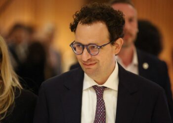 Anthropic’s CEO is about to have dinner with President Trump