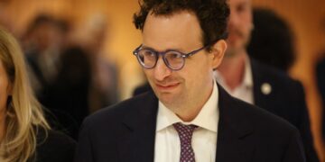 Anthropic’s CEO is about to have dinner with President Trump