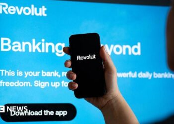 Revolut down as 1000’s of customers report app not working