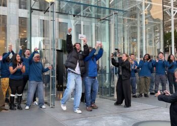 The iPhone Duo Hit Shops Friday. Subsequent Got here Lengthy Strains, Sellouts and Resellers