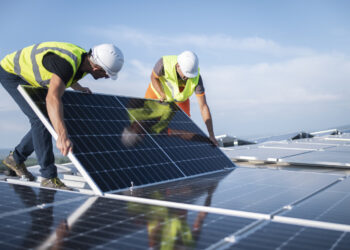 30% Of US Photo voltaic Farms Are Holding Harmful Chemical compounds On The Verge Of Expiration