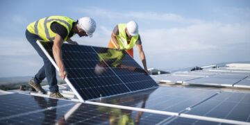 30% Of US Photo voltaic Farms Are Holding Harmful Chemical compounds On The Verge Of Expiration